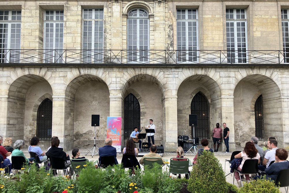 © JEUNES TALENTS