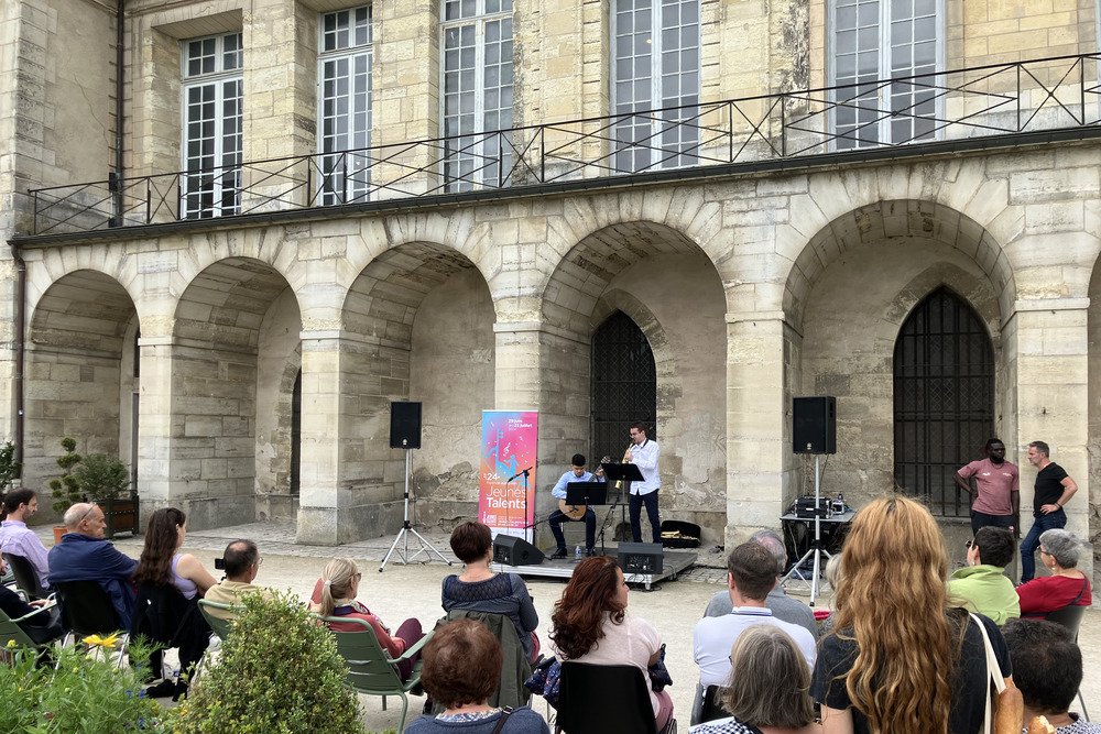 © JEUNES TALENTS